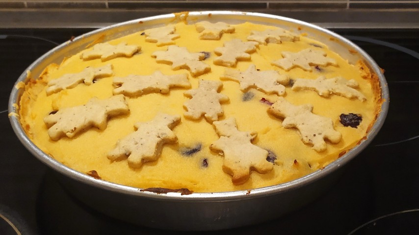 Greek flan with semolina custard and cranberries, right out of the oven