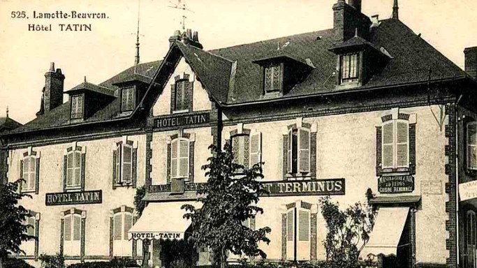 Ασπρόμαυρη φωτογραφία από το ξενοδοχείο Tatin