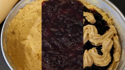 Κολάζ από τρεις φωτογραφίες που δείχνουν Τ
τα τρία επίπεδα της Linzer torte, η ζύμη της βάσης, η γέμιση μαρμελάδας και η διακόσμηση με κορνέ